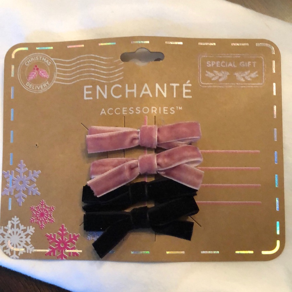 🎀Enchante Two Sets of 2 Velvet Claw clip bows